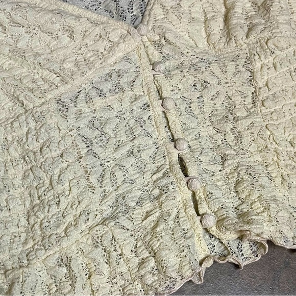 NWOT UO Kimchi Blue Hollie Puff Sleeve Ruffled Blouse - Picture 6 of 7